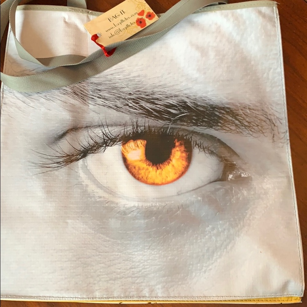 Bag It totes “Golden Eye” tote bag. Super cool❣️